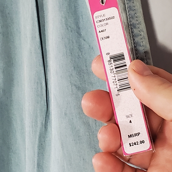 NWT ALICE + OLIVIA STACEY BENDET NATURALLY DISTRESSED STRETCH SIZE 4 MSRP $245 - Picture 5 of 10